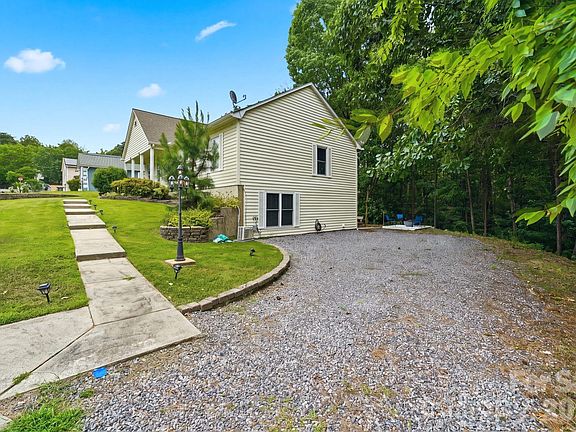 3rd image of 12017 Baywoods Dr