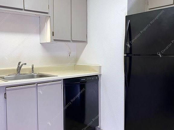 4th image of 2769 NE Mesa Ct #3