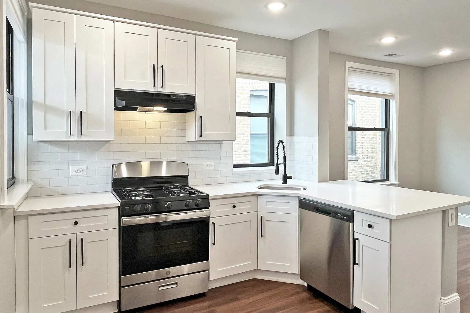 201-209 N. Grove Ave. — Photo 1