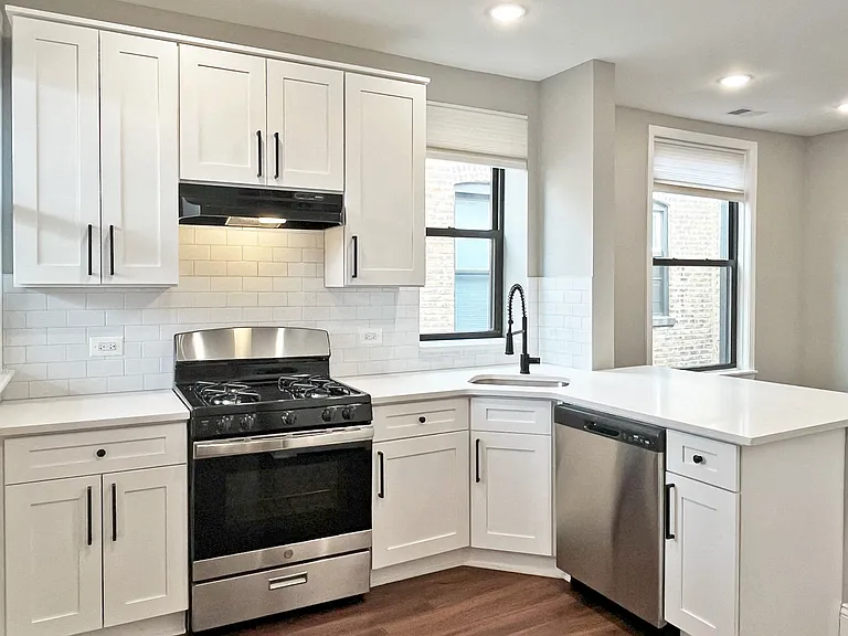 201-209 N. Grove Ave. — Photo 1