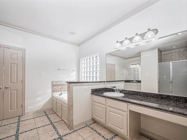 1522 Olive Park — Photo 34