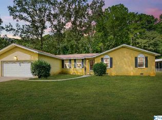 293 Oakview Rd, Hazel Green, AL 35750