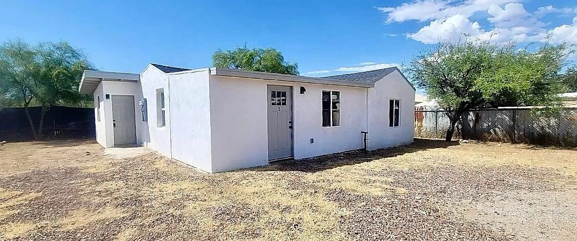 3 bed, 1196 sqft, $1,650 — Photo 1