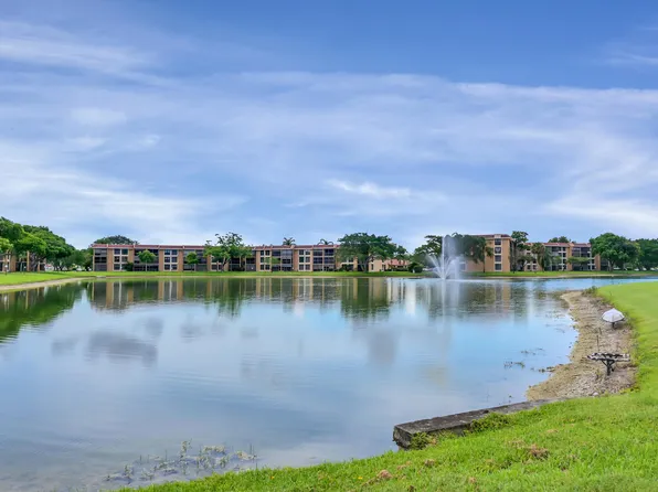 6610 Coral Lake Dr #110, Pompano Beach, FL 33063