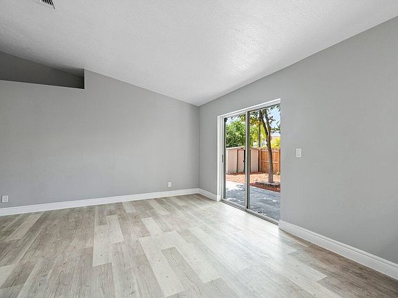 5th image of 5213 Blueberry Hill Avenue