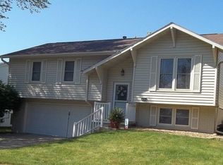 1403 Greenfield Dr, Marshalltown, IA 50158