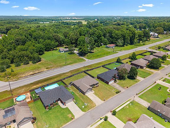4th image of 2411 Lancashire Ln