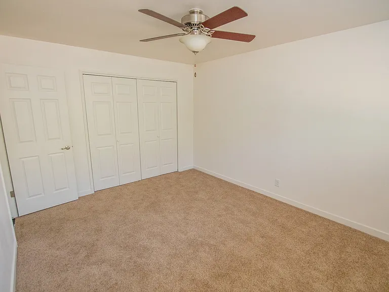 Villa Monterey Apartments — Photo 33