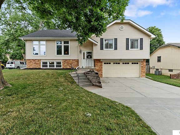 2nd image of 802 Pineview Dr