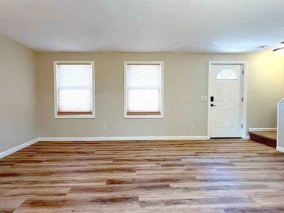 3rd image of 31 Crawford Cir