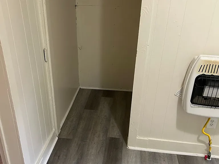 1421 Clover St — Photo 3