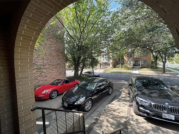 3rd image of 1901 Brun St #C