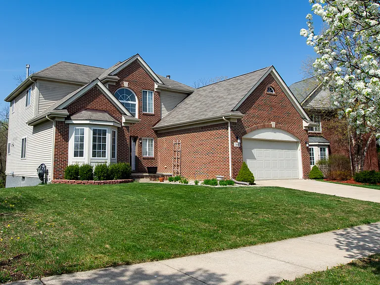 366 Sedgewood Ln — Photo 2