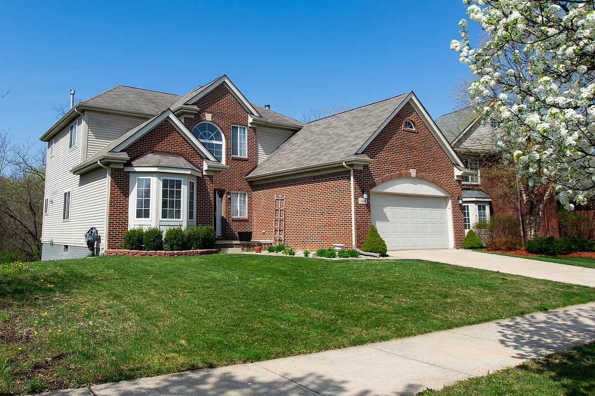 Building Photo - 366 Sedgewood Ln #9