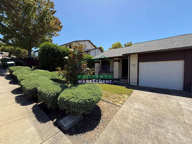 1591 Merritt Dr — Photo 1