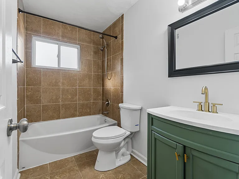 2249 Corbett Ave — Photo 9