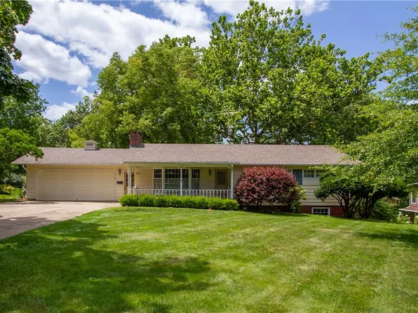 1421 Broadway St, Pella, IA 50219