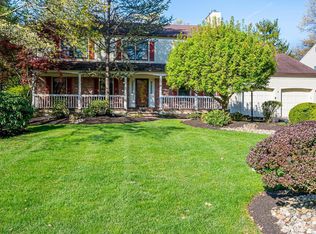 4 Shady Ln, Kendall Park, NJ 08824