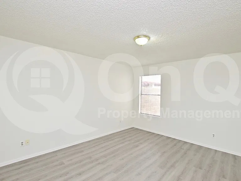10026 W Roma Ave — Photo 16
