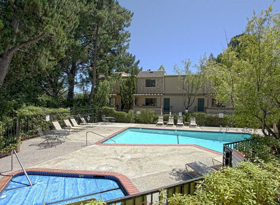 2nd image of 14570 Loretta Ln