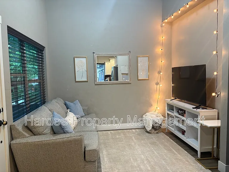4315 N Adams St — Photo 2