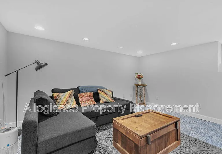 525 E Alexandria Ave — Photo 4