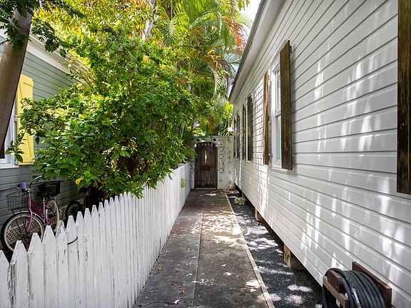 4th image of 1016 Varela St #Front