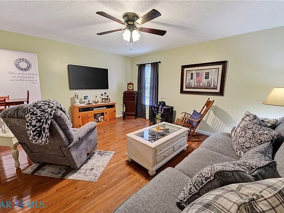 5th image of 1636 Edgehill Rd