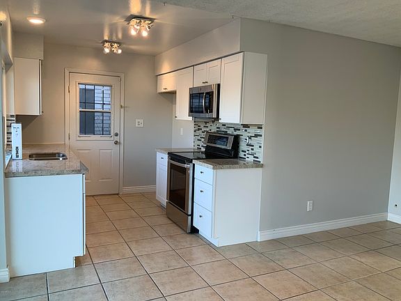 3rd image of 6105 N 71st Ln