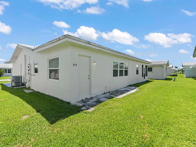717 SW 16th St — Photo 31