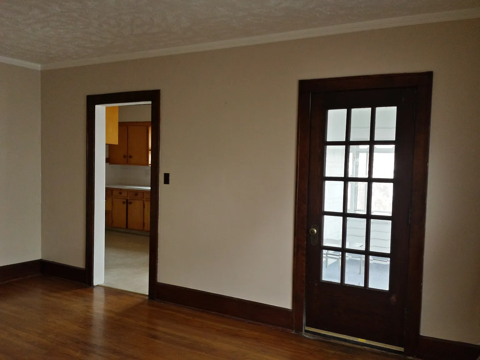 3 bed, 1300 sqft, $1,100 — Photo 4