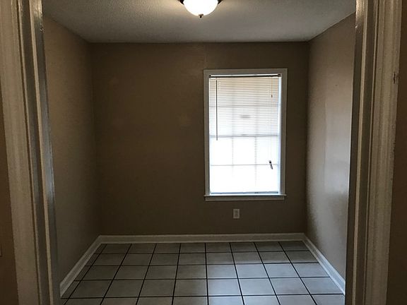 3rd image of 4616 Sundown Ln
