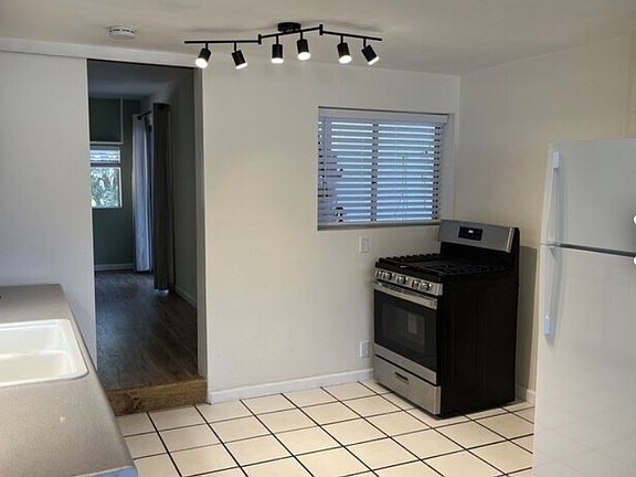 5th image of 4061 Taos Dr #B