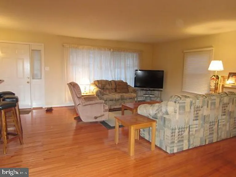 2131 Pimmit Dr — Photo 2