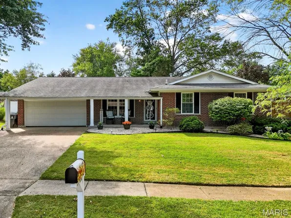 3716 Rue De Renard St, Florissant, MO 63034