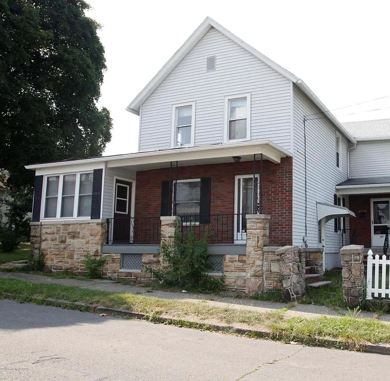 242 Damon St photo 1