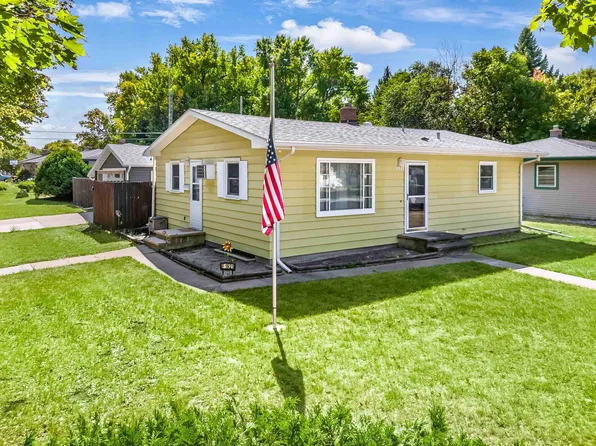1921 10th Ave N, Moorhead, MN 56560