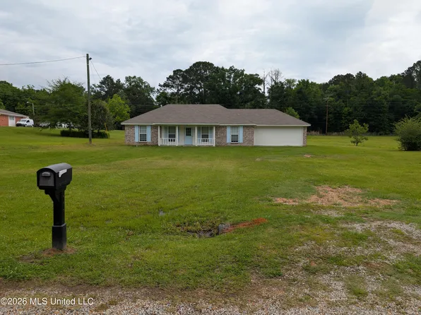 112 Simmons Dr, Morton, MS 39117