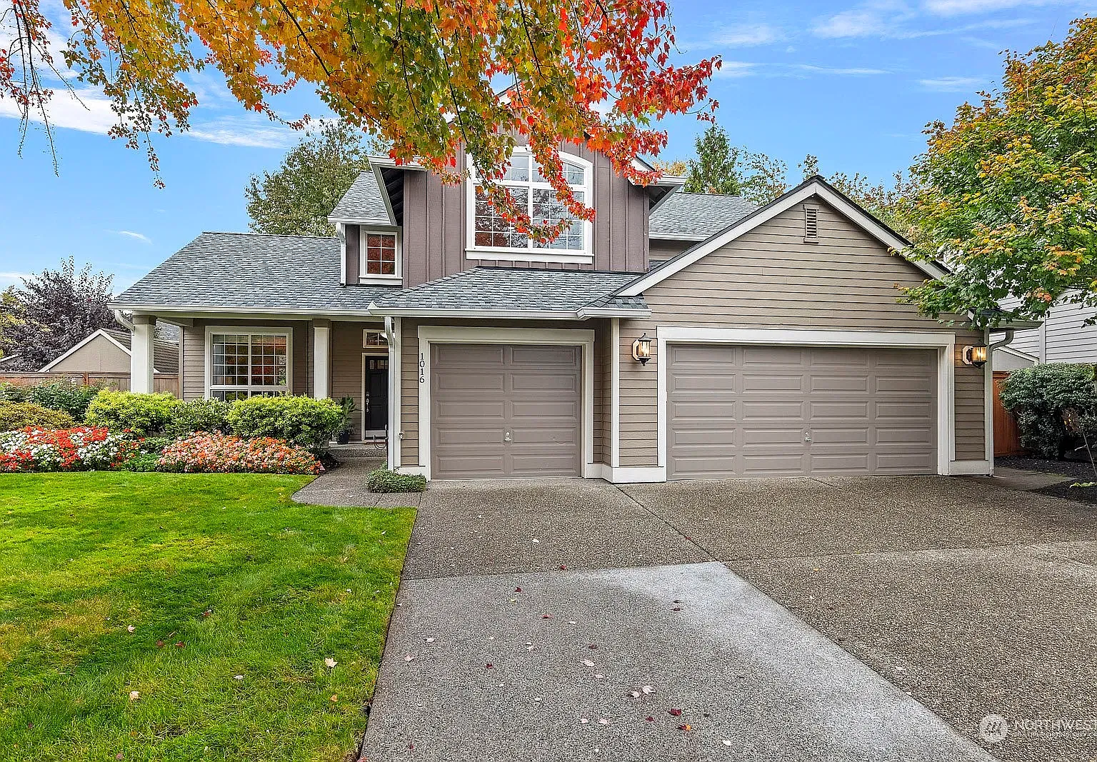 4 bed, 2.5 bath, 2540 sqft, $4,100 — Photo 1