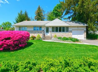 10 Lee Pl, Old Bethpage, NY 11804