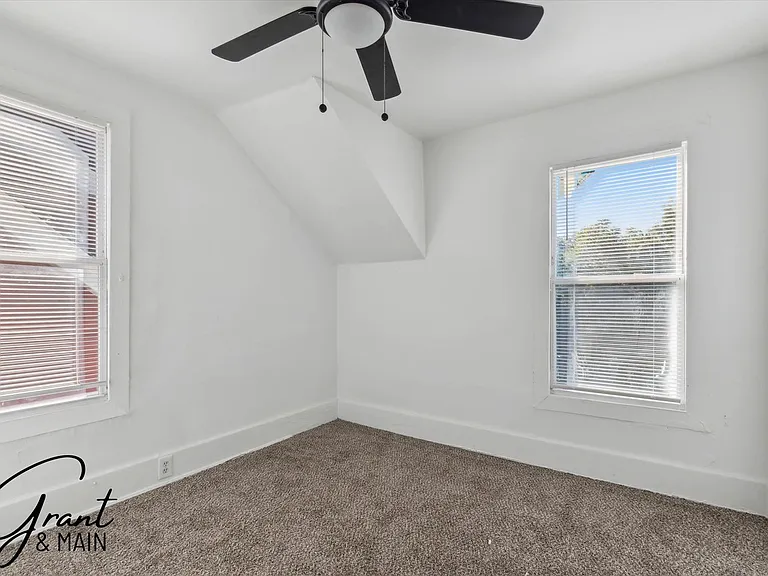 326 Eason Ave — Photo 8