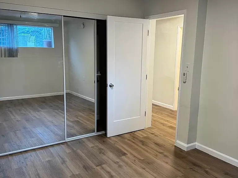 4705 Franklin Ave — Photo 4