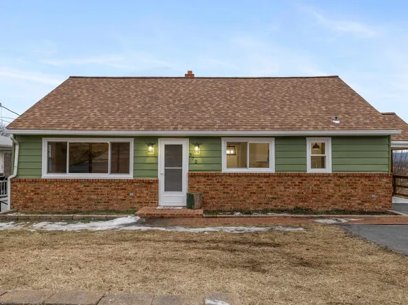 372 Frontier Dr, Staunton, VA 24401