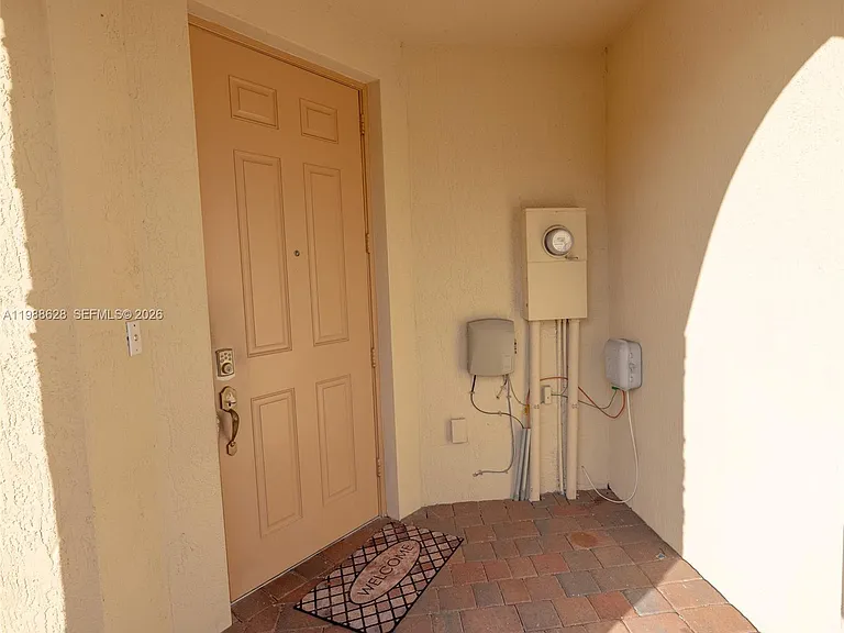 3213 SE 6th St — Photo 3