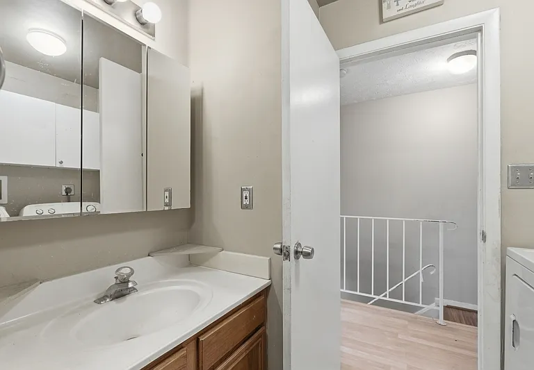 72 Chelmsford Ct — Photo 13