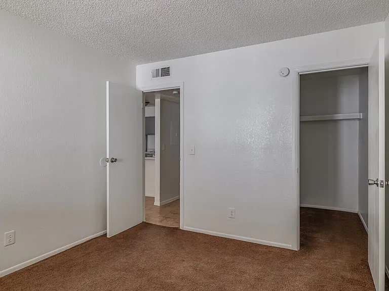 Las Ventanas Apartments — Photo 7