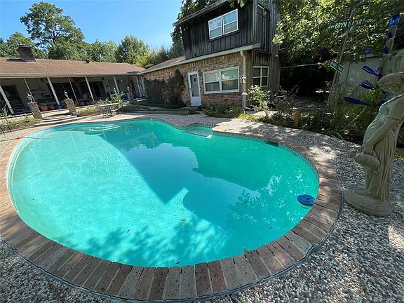 2nd image of 227 Lakeshore Dr