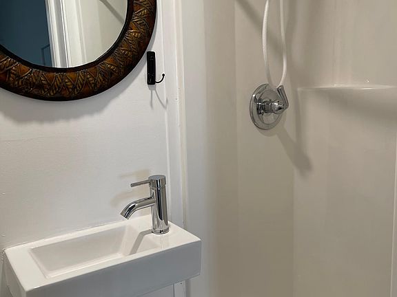 5th image of 813 E 7th Ave #5