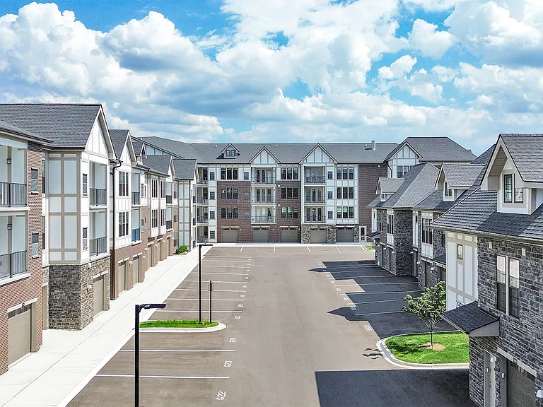Legacy Rochester Hills Apartments — Photo 57