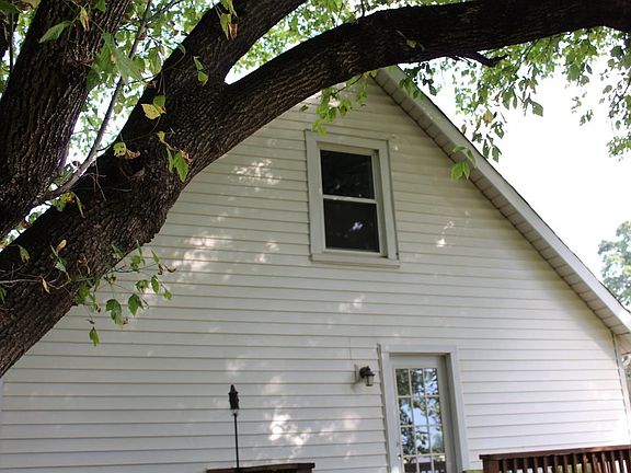 3rd image of 2217 Mayflower Dr